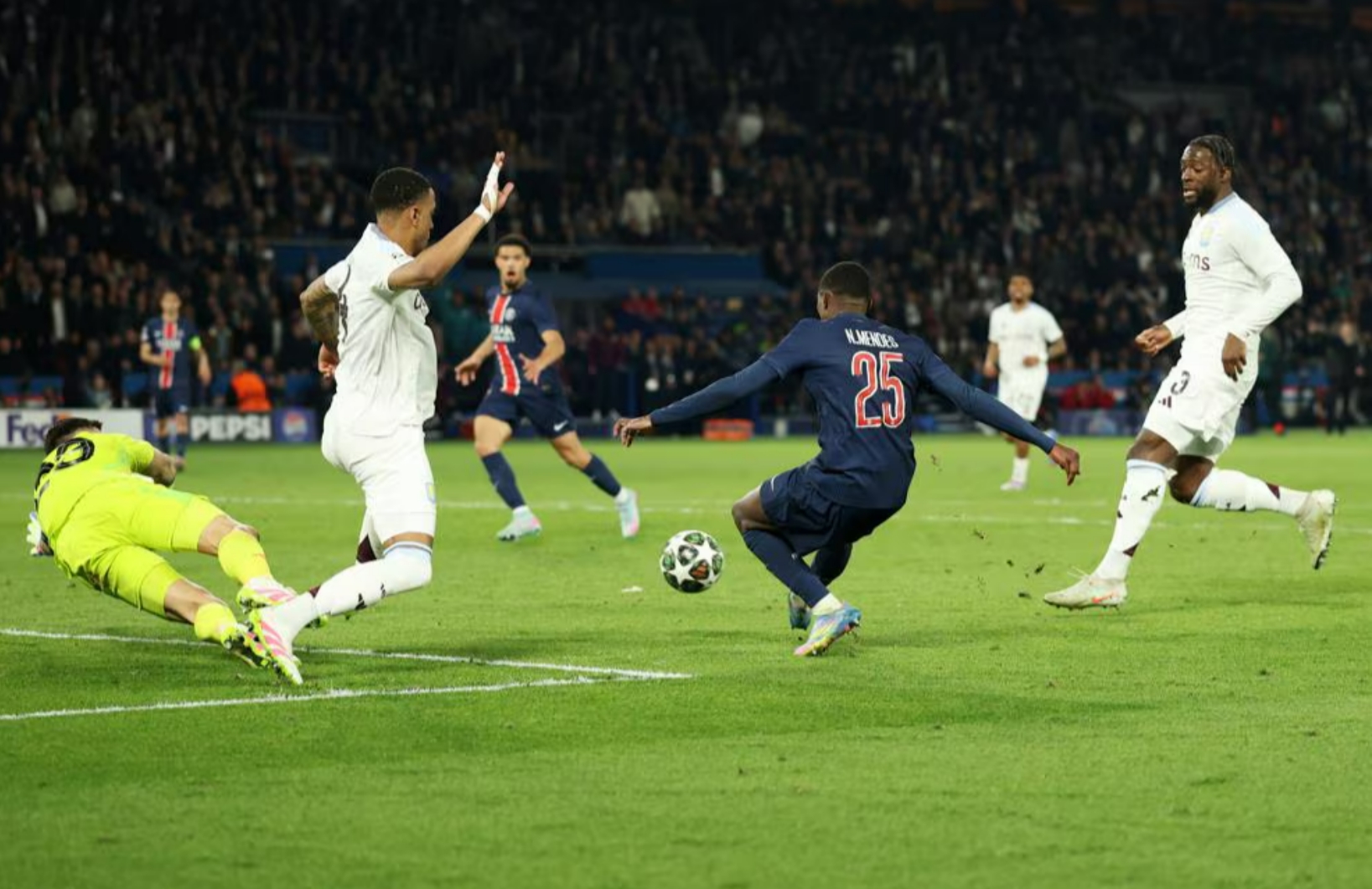 巴黎逆转神奇，晋级欧冠赛场一举