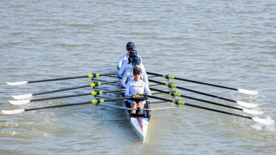 赛艇单人小组比赛里约熟悉水域上演激烈抢夺 赛艇单人小组比赛里约熟悉水域上演激烈抢夺