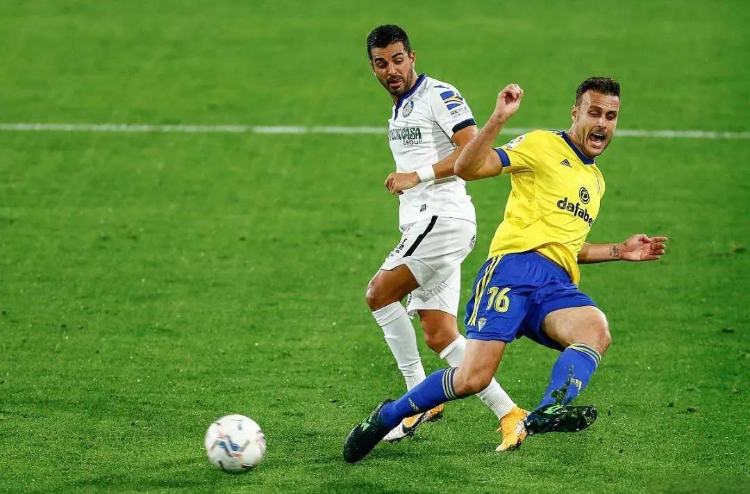 包含瓦伦西亚爆冷取胜，出线尚待观察的词条