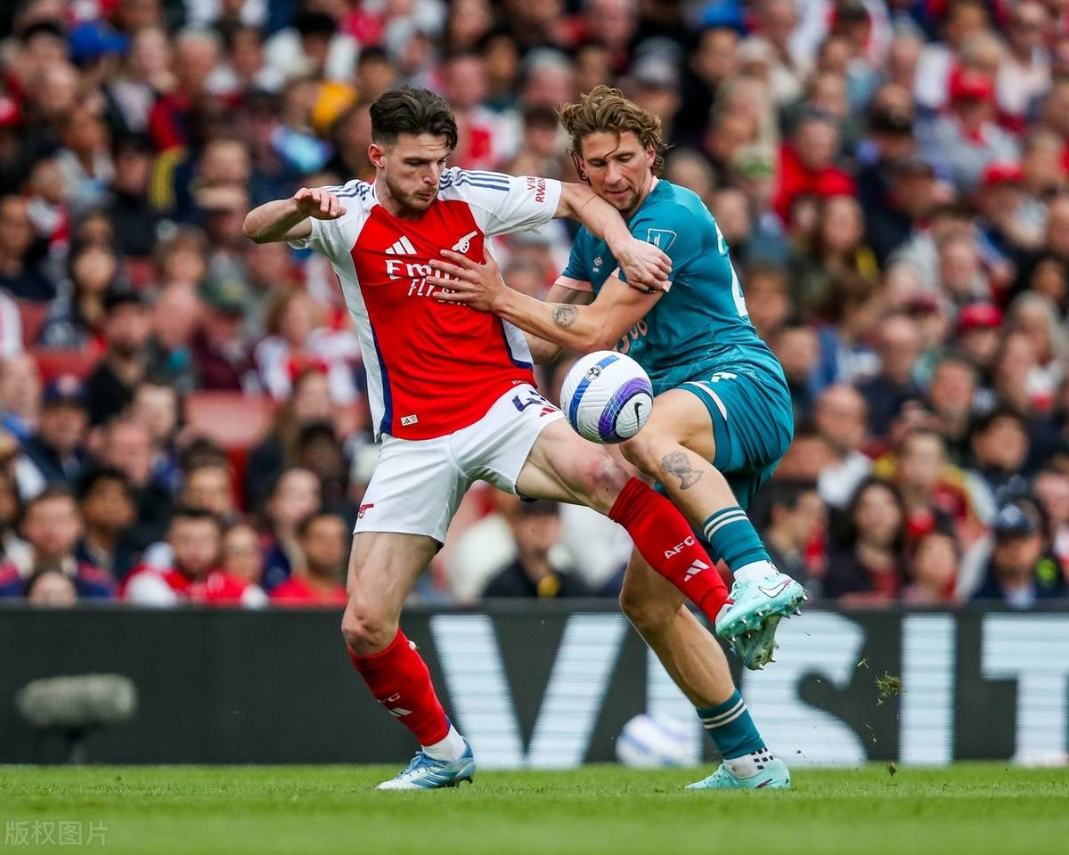 阿森纳后卫连续场次出现失误,遭批评声浪 阿森纳后卫连续场次出现失误,遭批评声浪