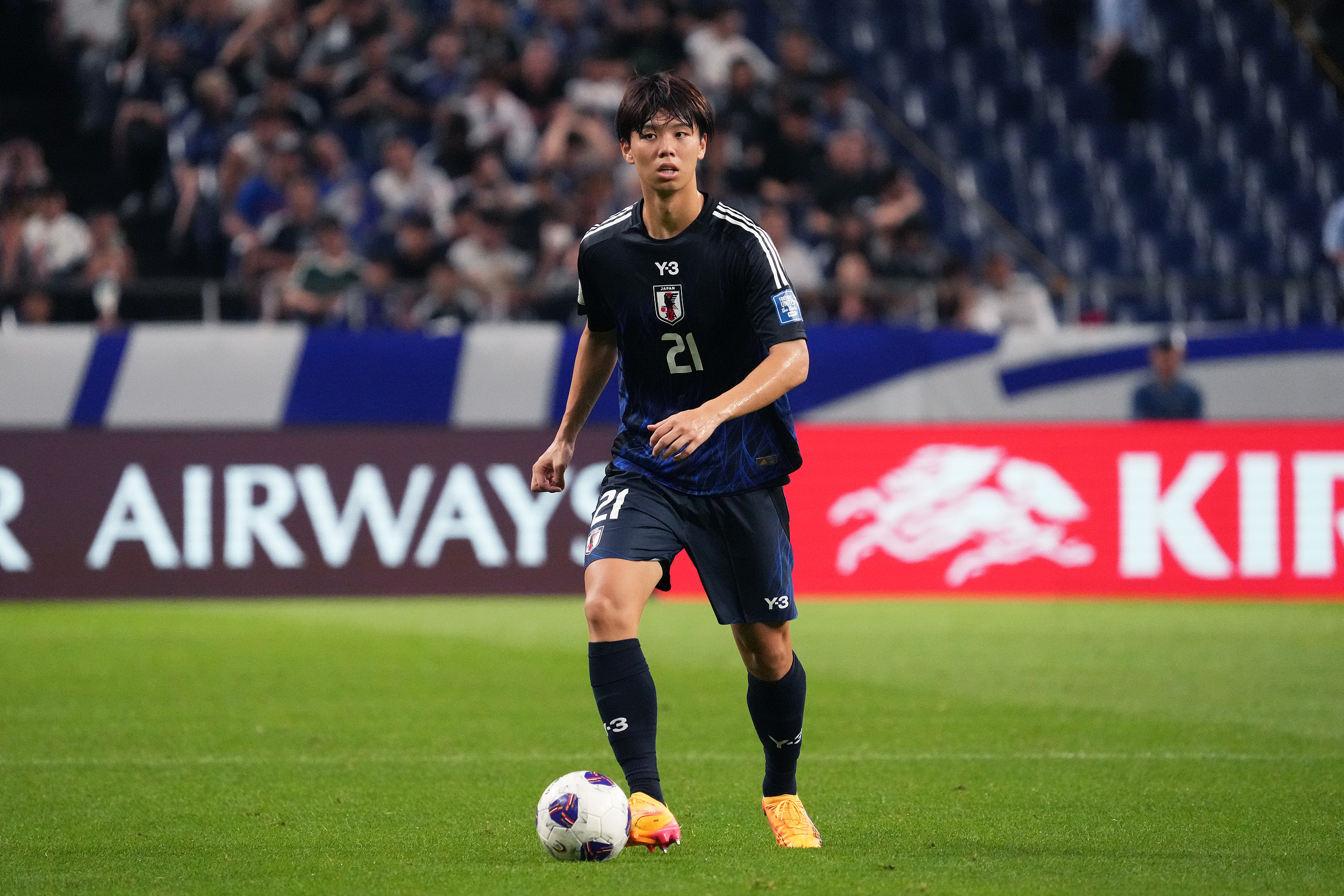 包含尤文图斯后卫遭受伤病困扰，球队面临防线问题的词条