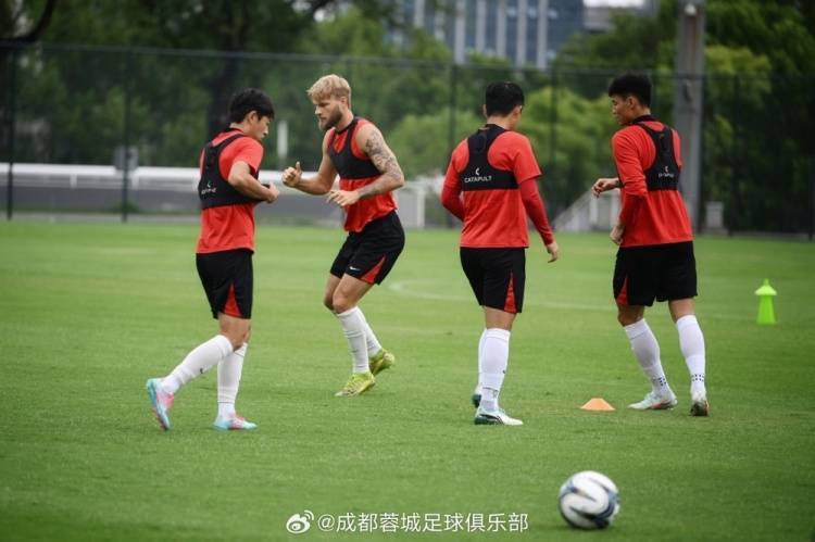 爱游戏在线-包含全队备战过程中传出伤病情况，球队备战压力加大的词条