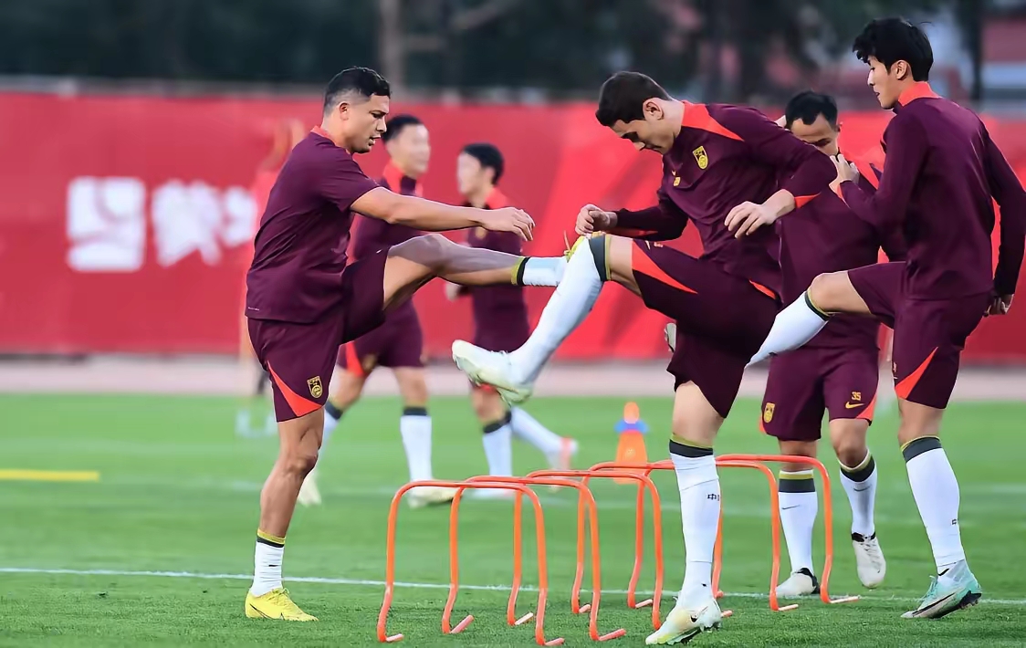 包含全队备战过程中传出伤病情况,球队备战压力加大的词条 包含全队备战过程中传出伤病情况,球队备战压力加大的词条