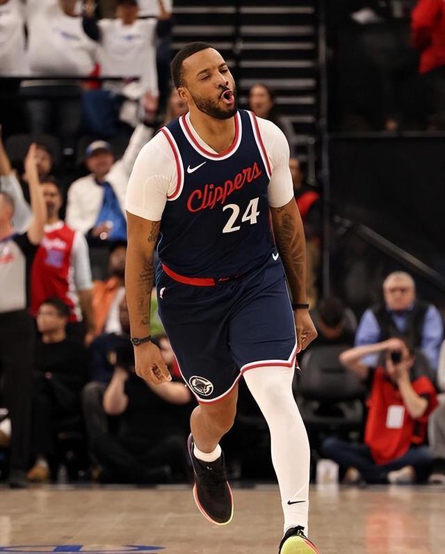 云达不莱梅豪取主场大胜,继续领跑榜首 云达不莱梅豪取主场大胜,继续领跑榜首