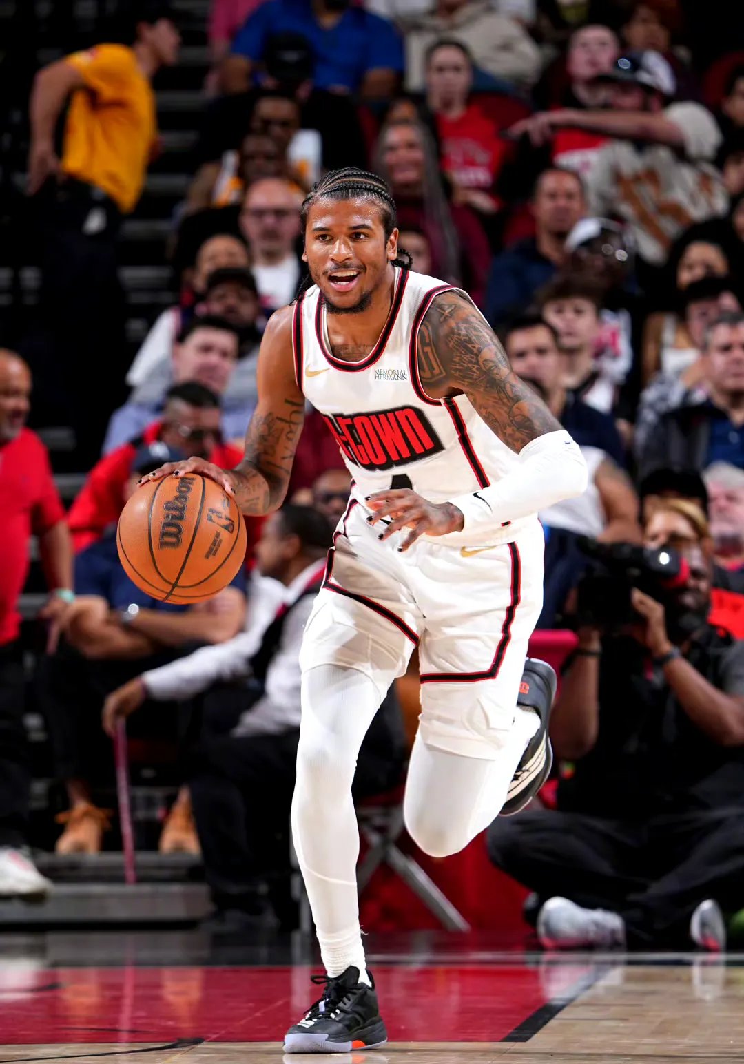 火箭队球员集体发挥,连胜势头不减 火箭队球员集体发挥,连胜势头不减