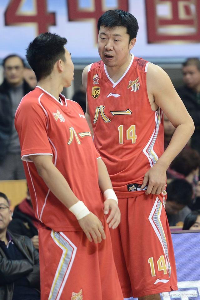 柏林赫塔队长领队,带领球队走向胜利 柏林赫塔队长领队,带领球队走向胜利