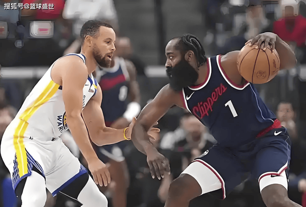 火箭惨遭逆转,哈登露出挫败神情 火箭惨遭逆转,哈登露出挫败神情