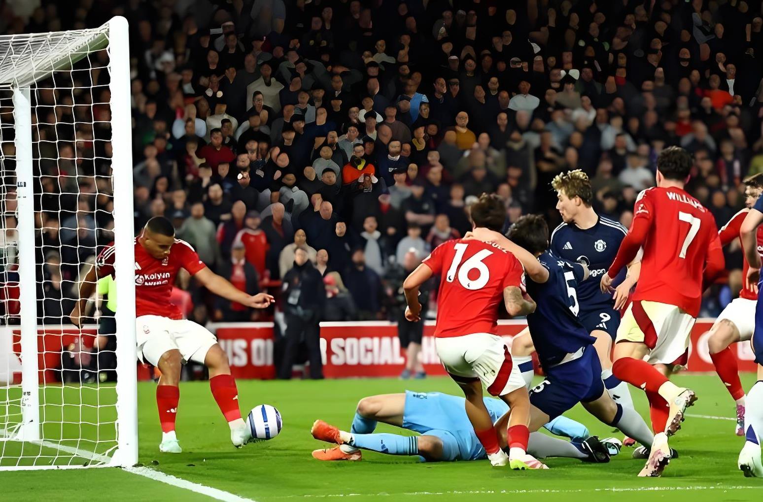 关于曼联客场长途奔袭,绝杀对手夺宝贵三分的信息 关于曼联客场长途奔袭,绝杀对手夺宝贵三分的信息