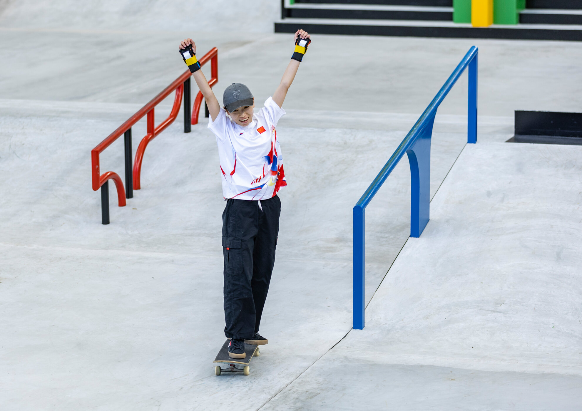 滑板选手表演高难度动作获得高分 滑板选手表演高难度动作获得高分