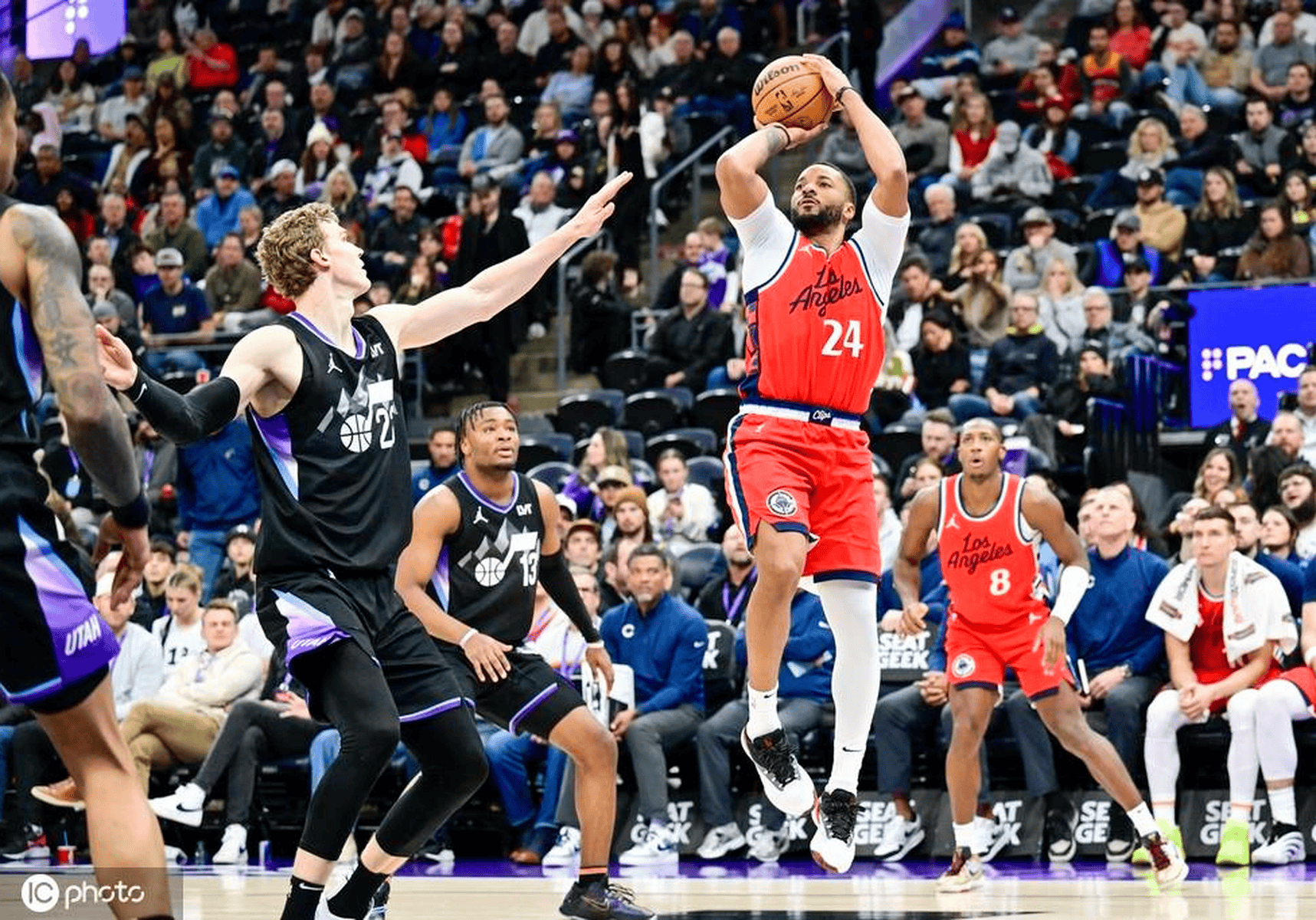 紧张比赛：球队在加时赛中逆转取胜