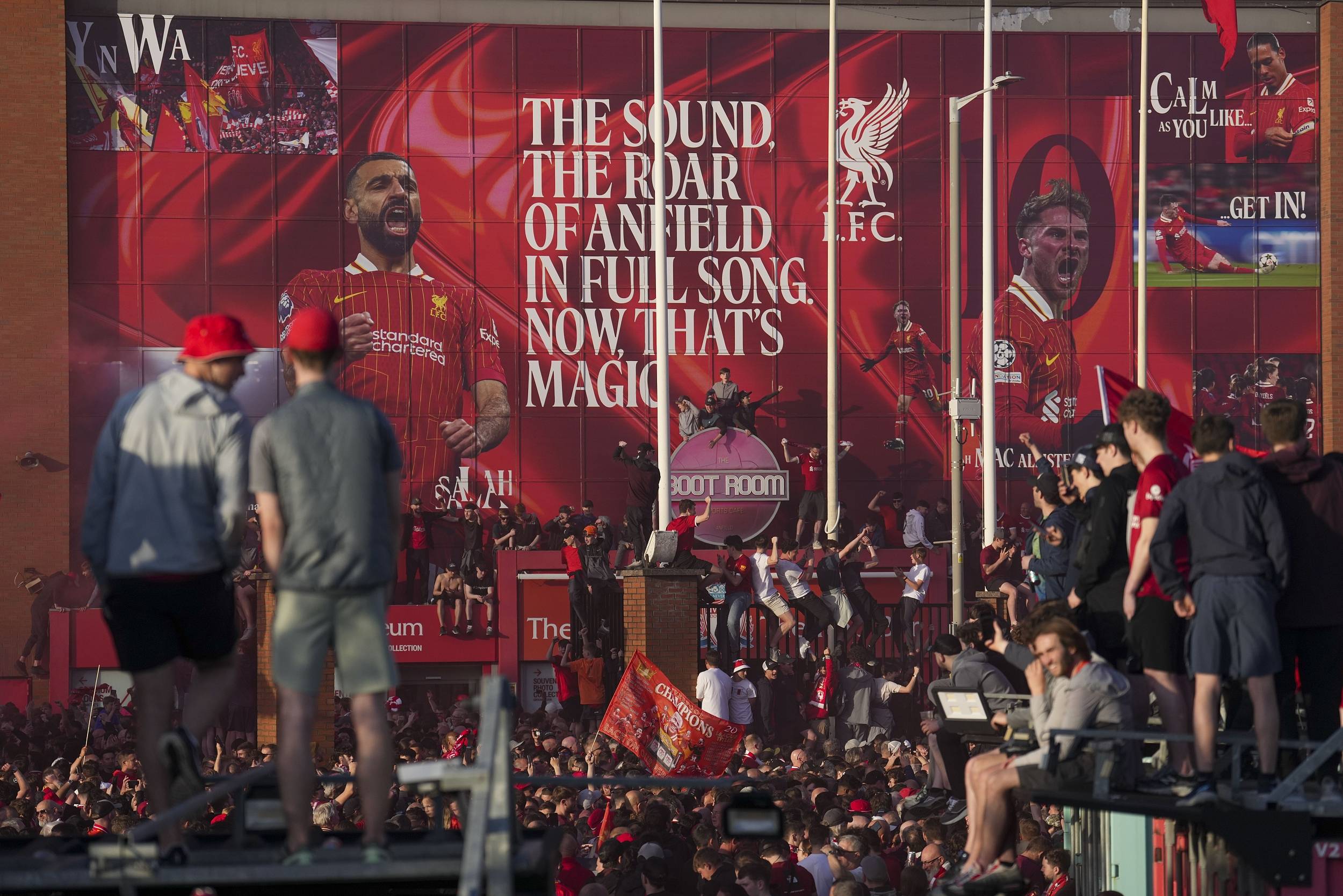 利物浦逆袭曼联,联赛榜首现新面孔 利物浦逆袭曼联,联赛榜首现新面孔