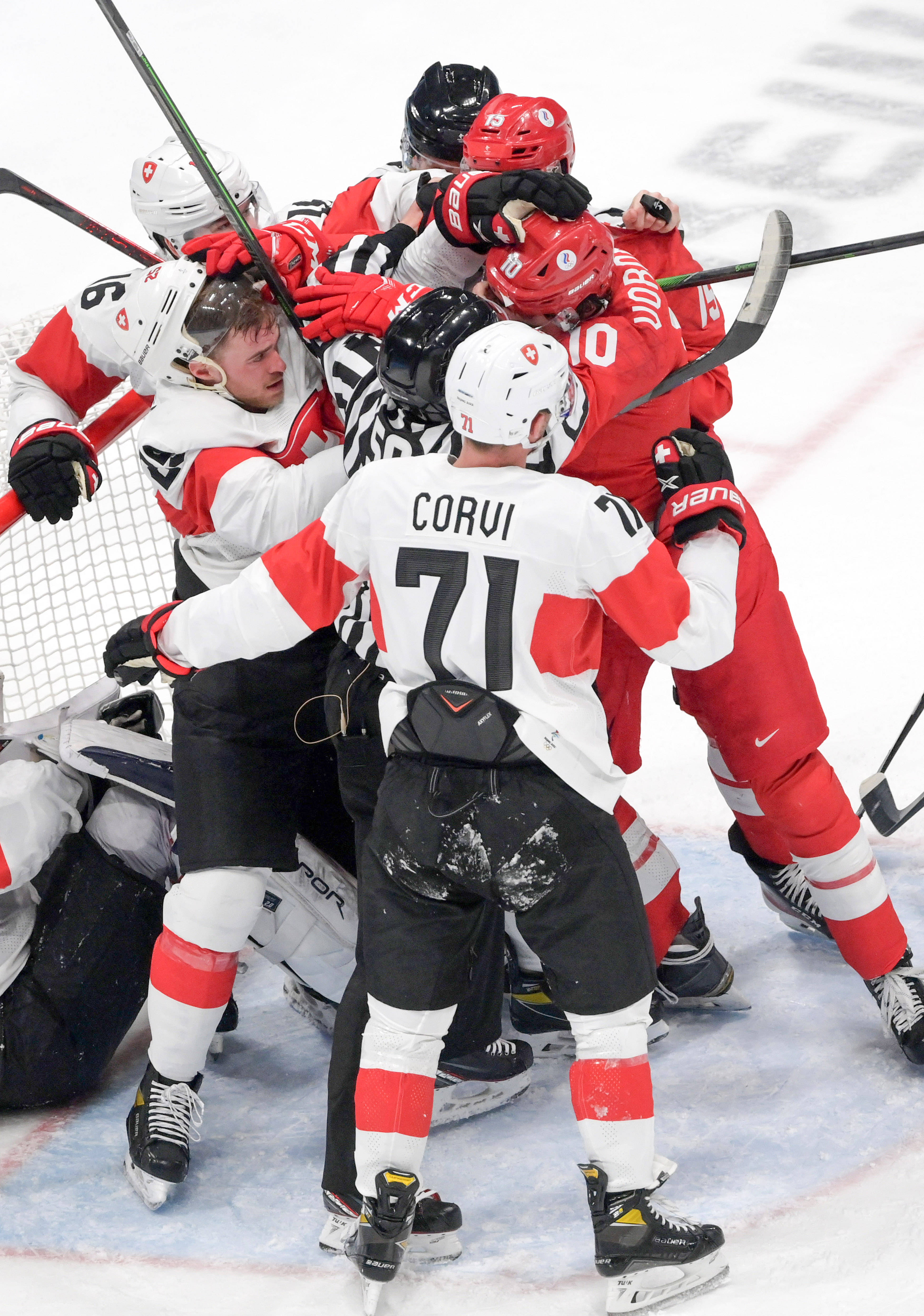 瑞士冰球队大放异彩,实力尽显 瑞士冰球队大放异彩,实力尽显