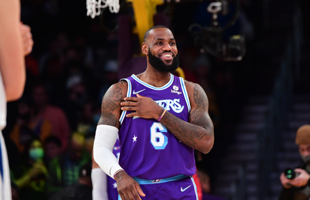 灰熊队客场力夺两连胜,新赛季前景一片光明 灰熊队客场力夺两连胜,新赛季前景一片光明