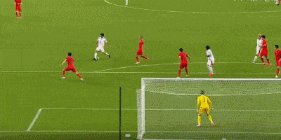 爱游戏官方入口-队内竞争激烈球员奋力拼搏争夺主力位置