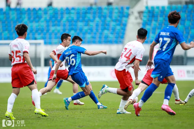 队内竞争激烈球员奋力拼搏争夺主力位置 队内竞争激烈球员奋力拼搏争夺主力位置