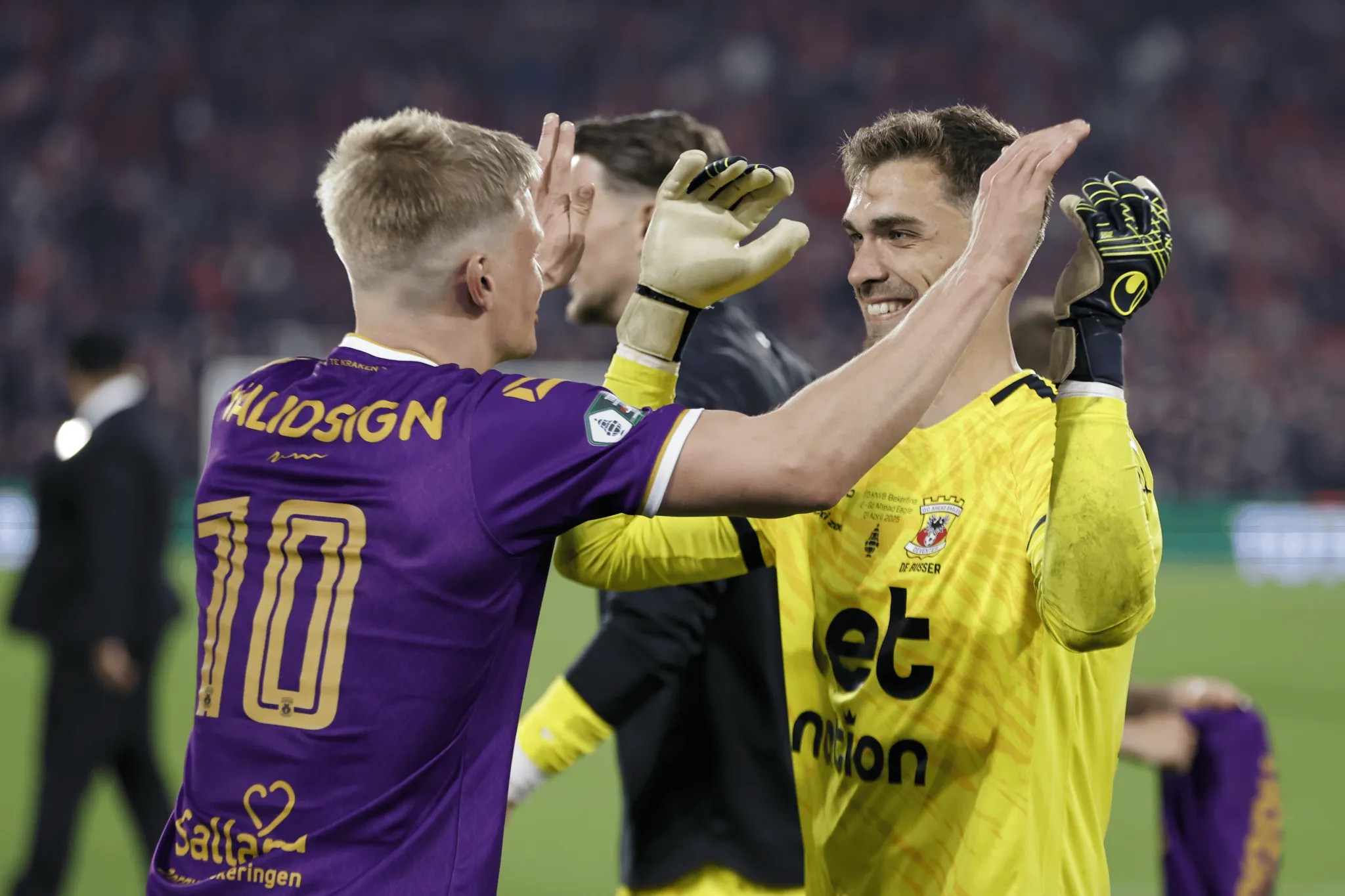 惊险连连!荷兰队成功晋级决赛 惊险连连!荷兰队成功晋级决赛