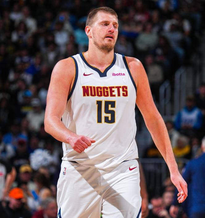 灰熊队主场失利于掘金队,约基奇砍下双+ 灰熊队主场失利于掘金队,约基奇砍下双+