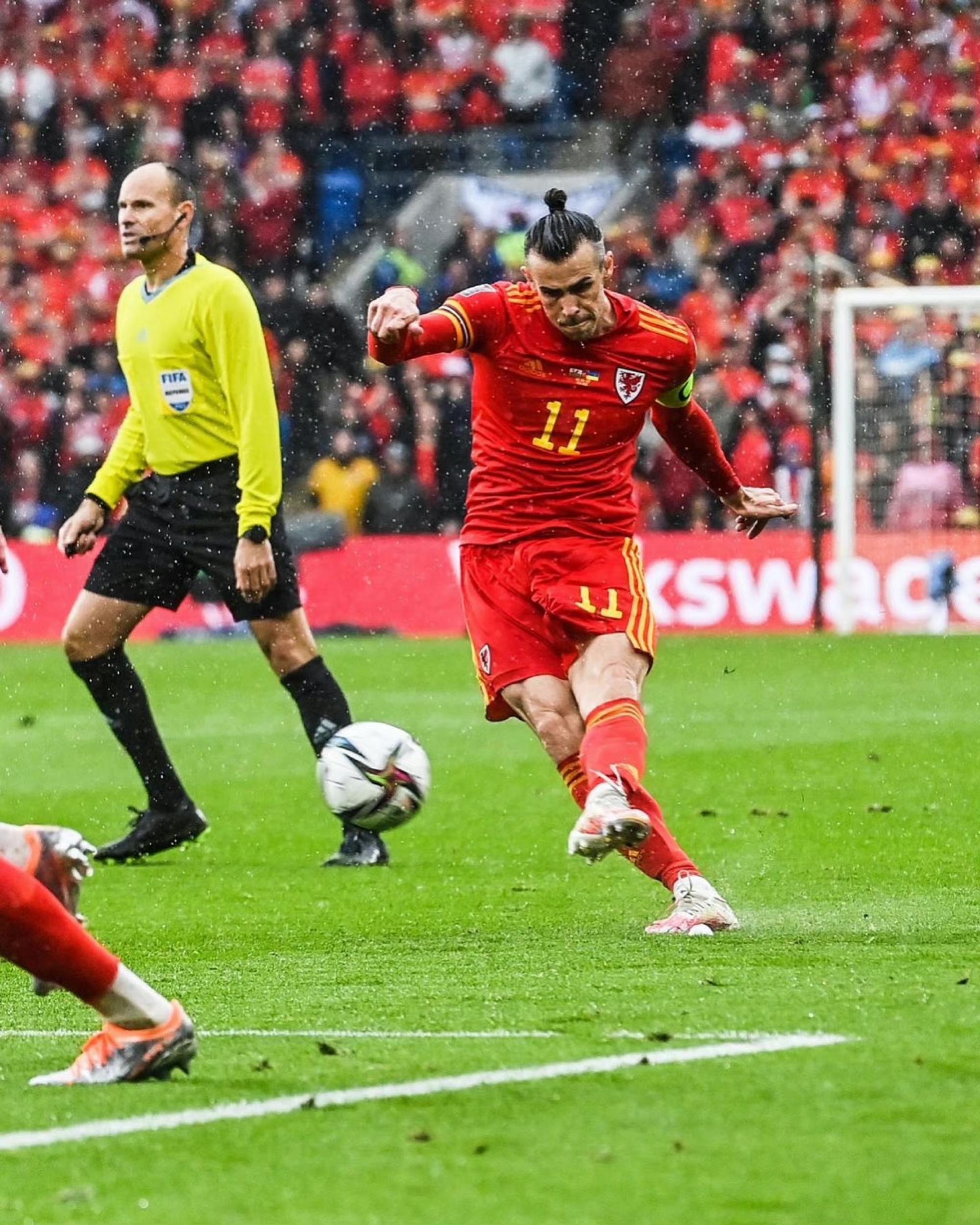 皇家马德里后卫加雷斯-贝尔绝杀,球队压哨胜利 皇家马德里后卫加雷斯-贝尔绝杀,球队压哨胜利