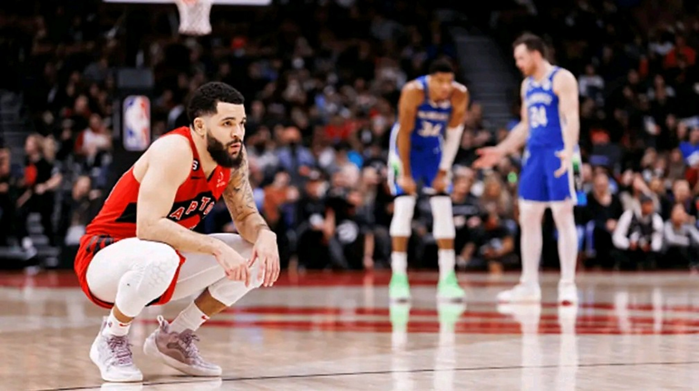 猛龙客场击败骑士，范弗利特抢眼表现