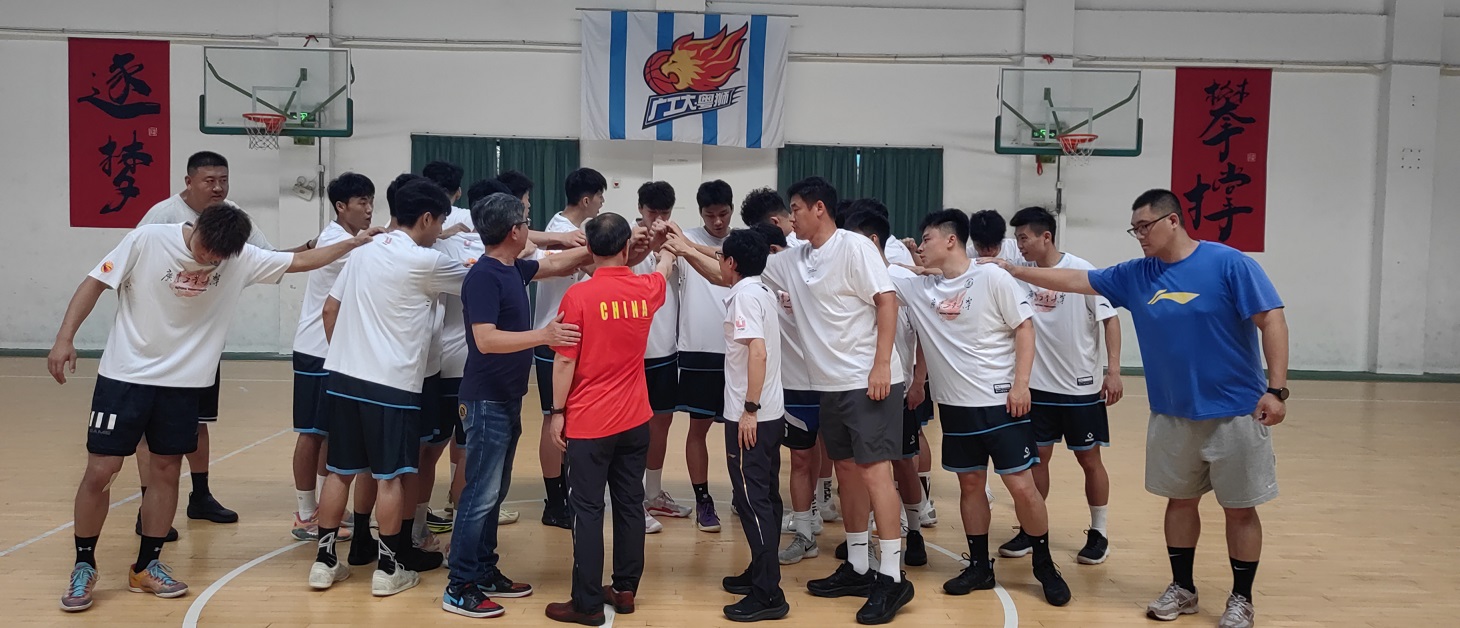 全队在最新比赛中团结一致取得胜利 全队在最新比赛中团结一致取得胜利