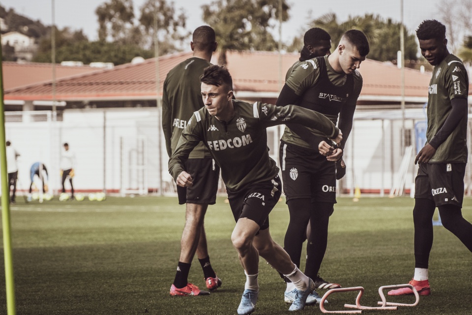 包含安格斯足球俱乐部启用新教练,球队士气高涨的词条 包含安格斯足球俱乐部启用新教练,球队士气高涨的词条