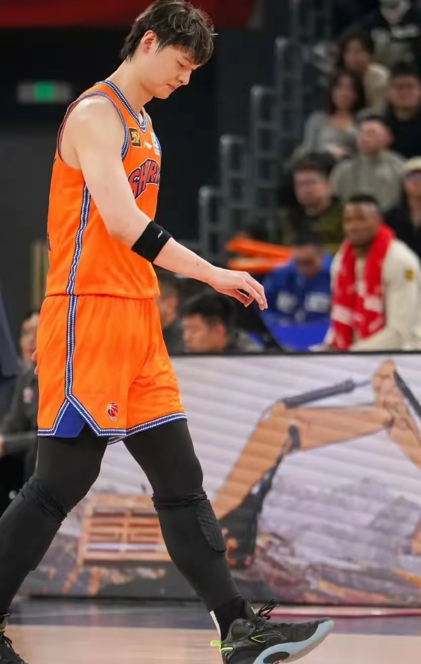 辽宁队在客场逆袭获胜，士气高昂备战下一场