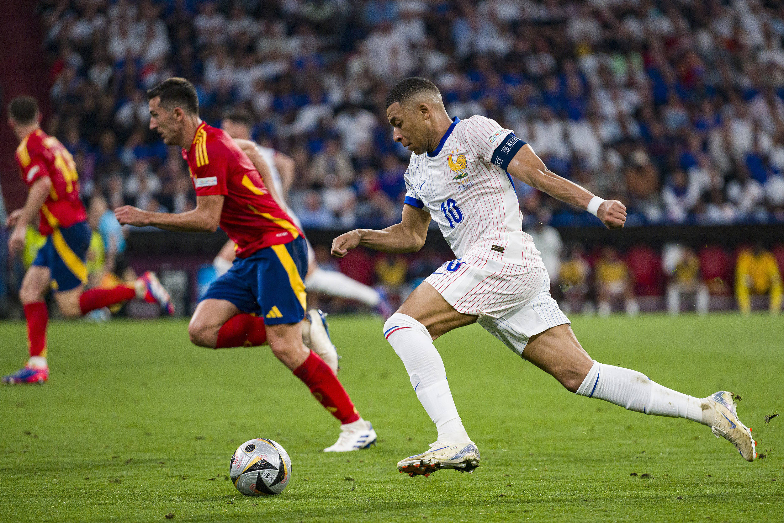 欧洲杯预选赛精彩瞬间视频更新,球队备战积极训练决赛 欧洲杯预选赛精彩瞬间视频更新,球队备战积极训练决赛