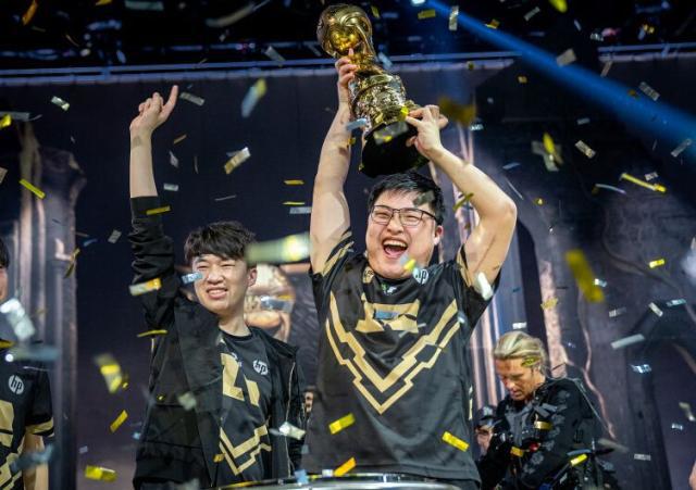 C9鏖战FLY,Uzi线上压制力十足顶尖较量成都决赛之夜,强势挺进下一轮的简单介绍 C9鏖战FLY,Uzi线上压制力十足顶尖较量成都决赛之夜,强势挺进下一轮的简单介绍