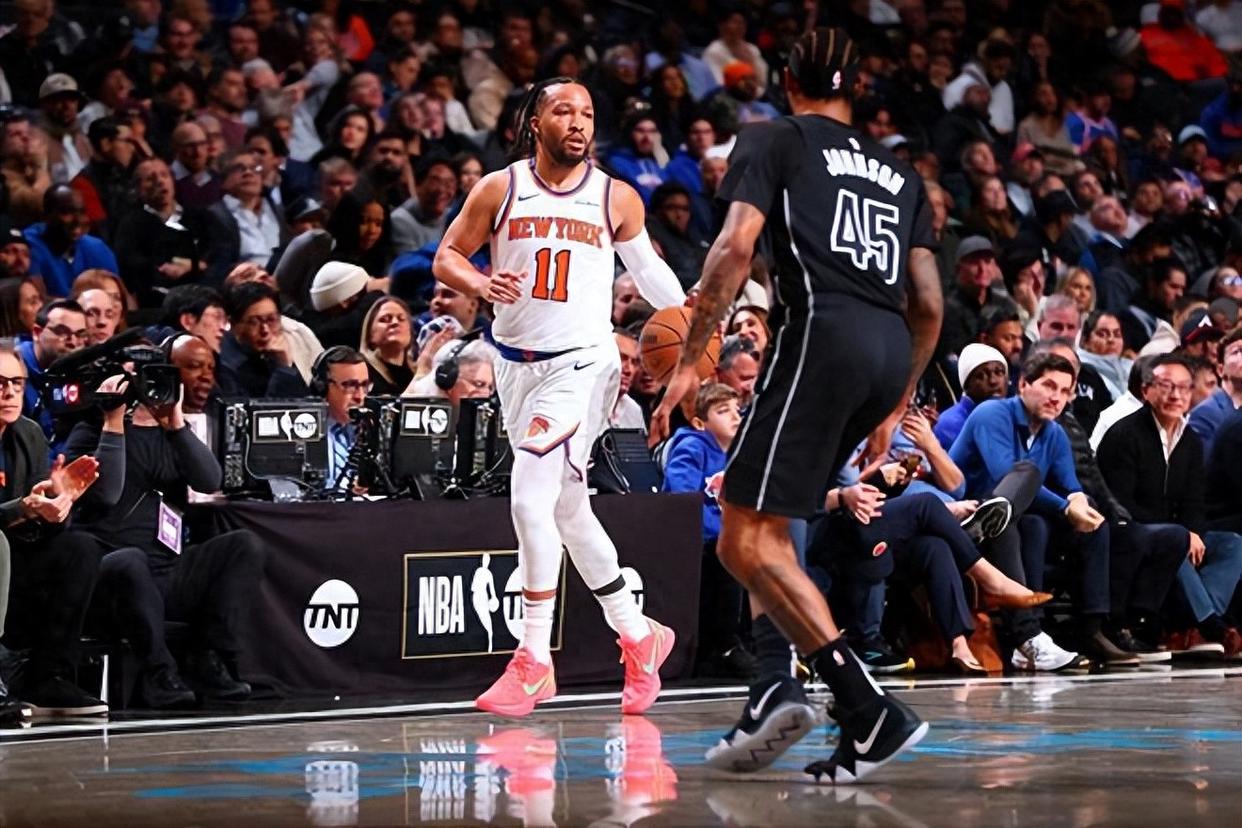 篮网球员训练备战,全队气势如虹 篮网球员训练备战,全队气势如虹