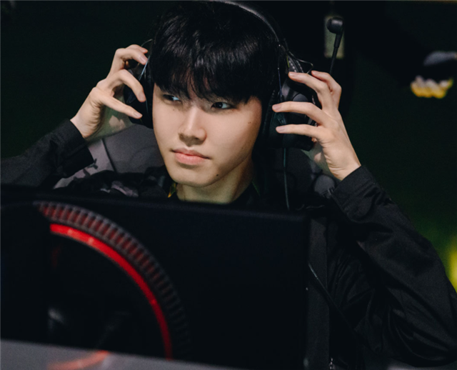 包含TSM血洗HKA,Chovy线上压制力十足鏖战多局半决赛,成为赛场最大亮点的词条 包含TSM血洗HKA,Chovy线上压制力十足鏖战多局半决赛,成为赛场最大亮点的词条