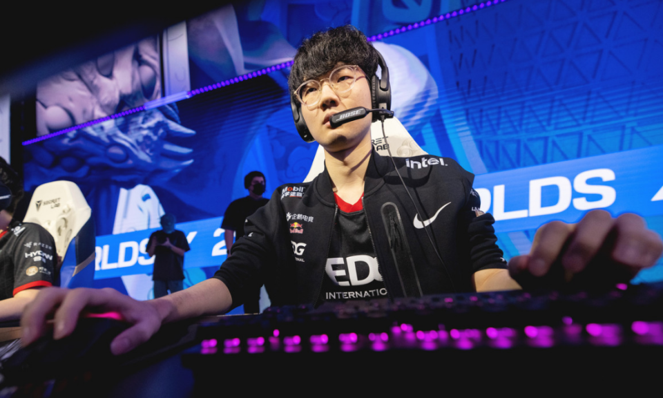 DFM碾压EDG,Viper开启传奇时刻宿敌对决淘汰赛,点燃全场激情的简单介绍 DFM碾压EDG,Viper开启传奇时刻宿敌对决淘汰赛,点燃全场激情的简单介绍