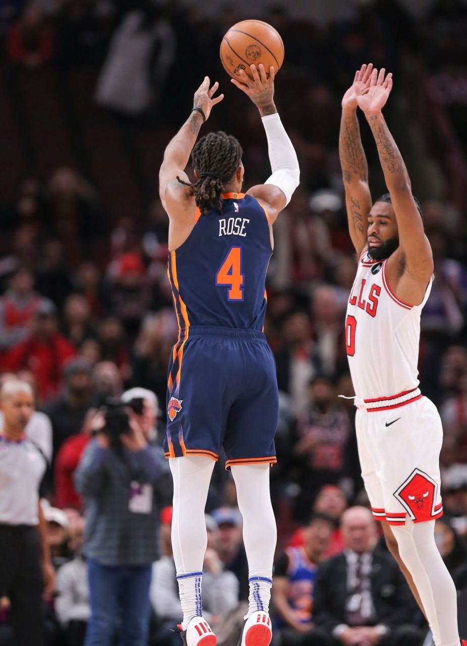 尼克斯击败公牛，霍夫德轰下35分