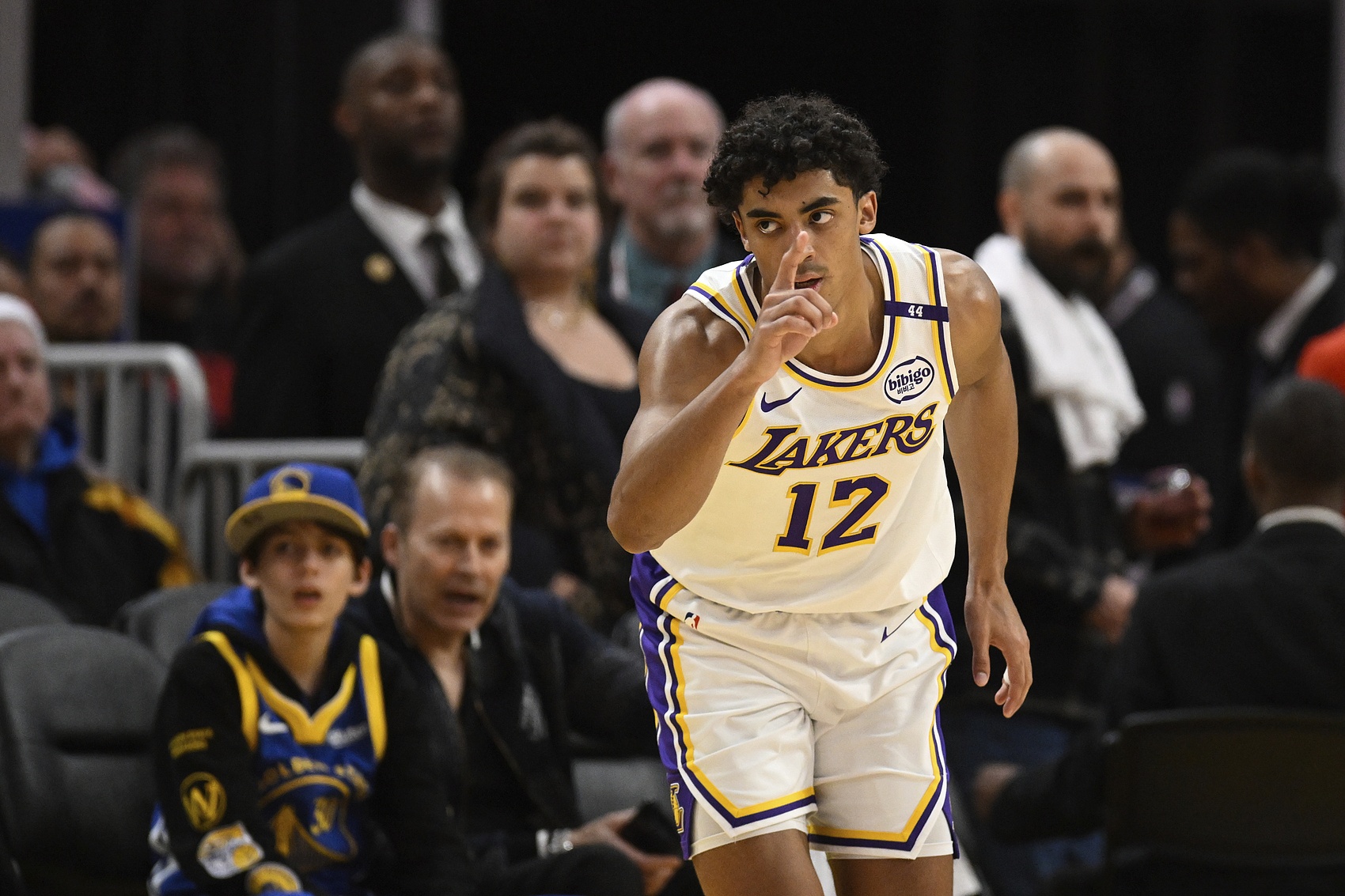 乔治建功,湖人队击败开拓者 乔治建功,湖人队击败开拓者