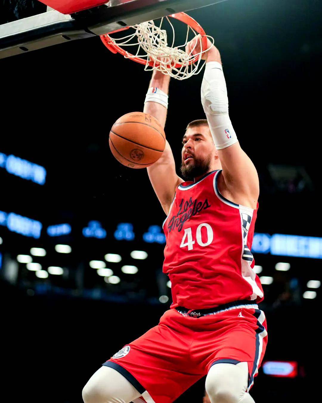 快船队再次大胜，击败篮网队