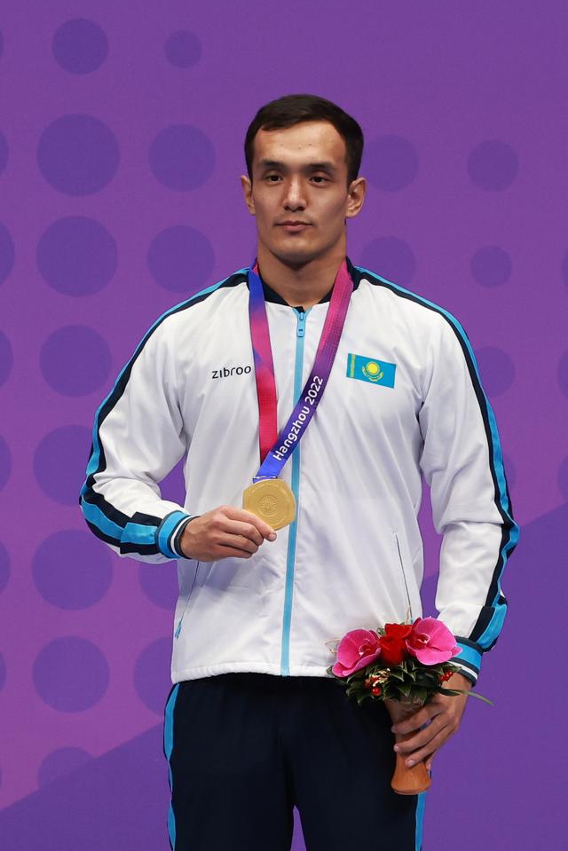 空手道男子公斤级:谢斯世战胜对手 空手道男子公斤级:谢斯世战胜对手