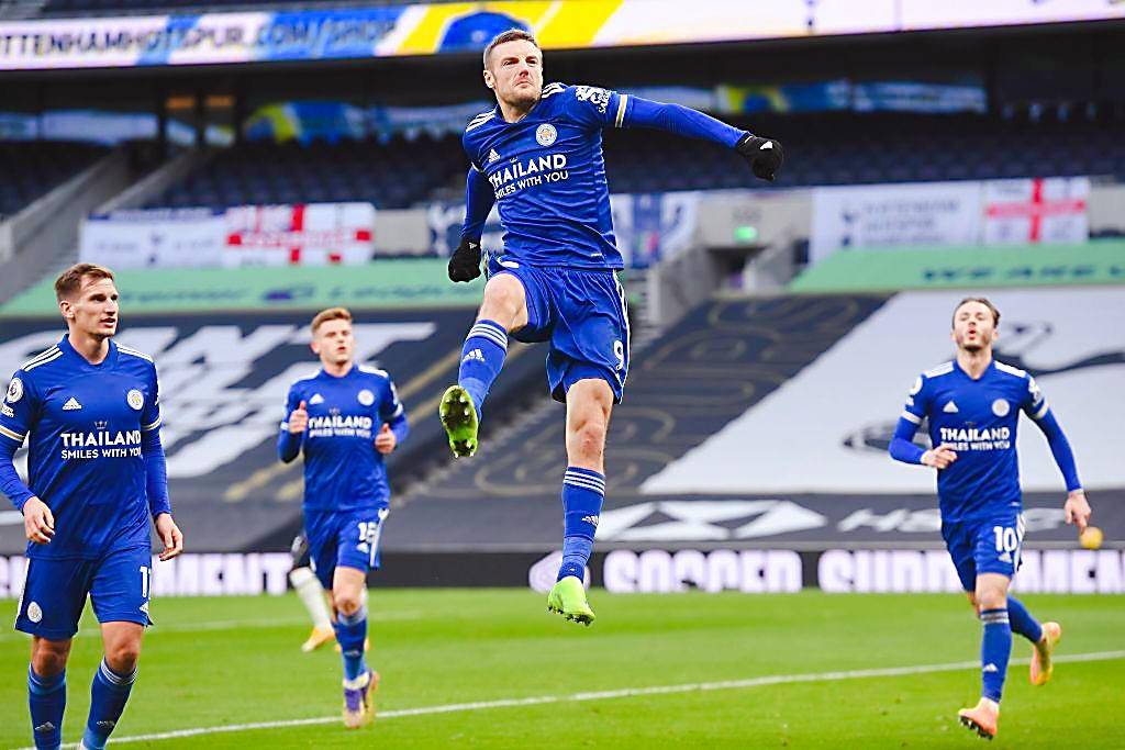 莱切大将退役告别,球场风采依旧令人敬仰 莱切大将退役告别,球场风采依旧令人敬仰