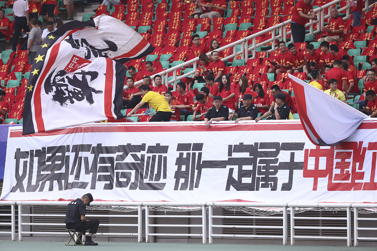 罗马队全力拼搏，带走一场关键胜利