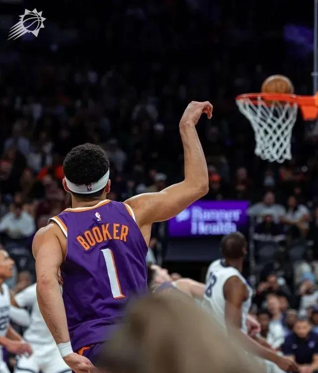 太阳逆转篮网,布克砍下全队最高得分 太阳逆转篮网,布克砍下全队最高得分