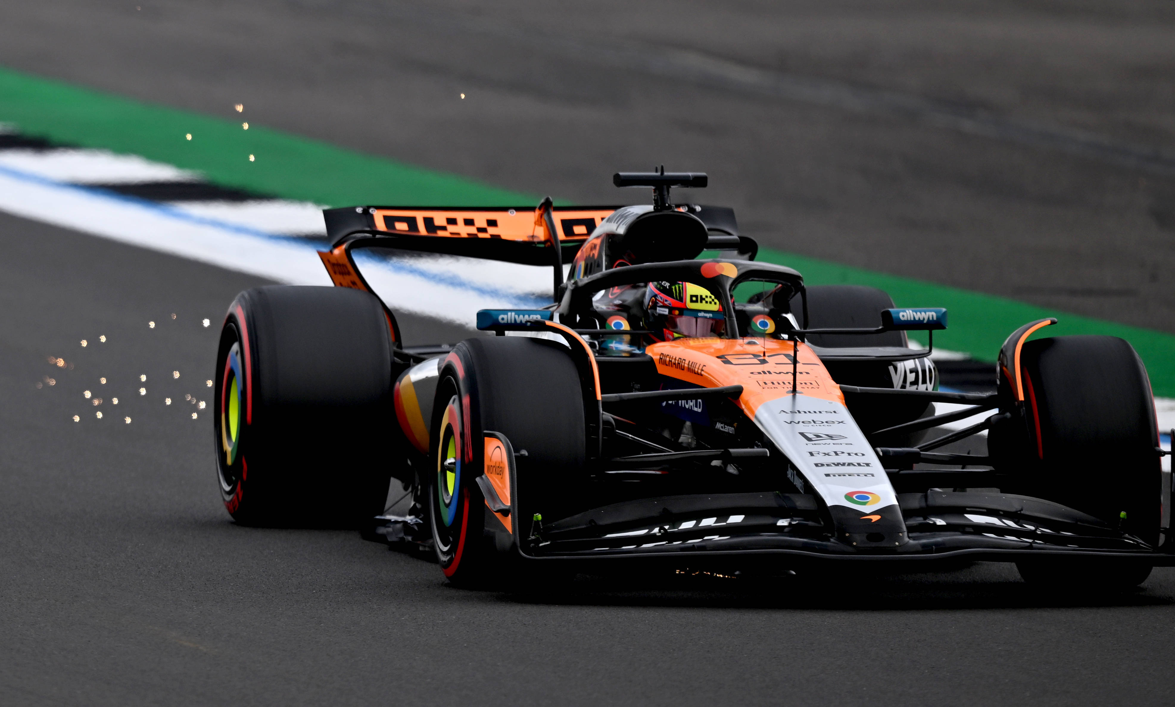 爱游戏tv-迈凯伦完胜雷诺车队，维斯塔潘惊艳四座的简单介绍