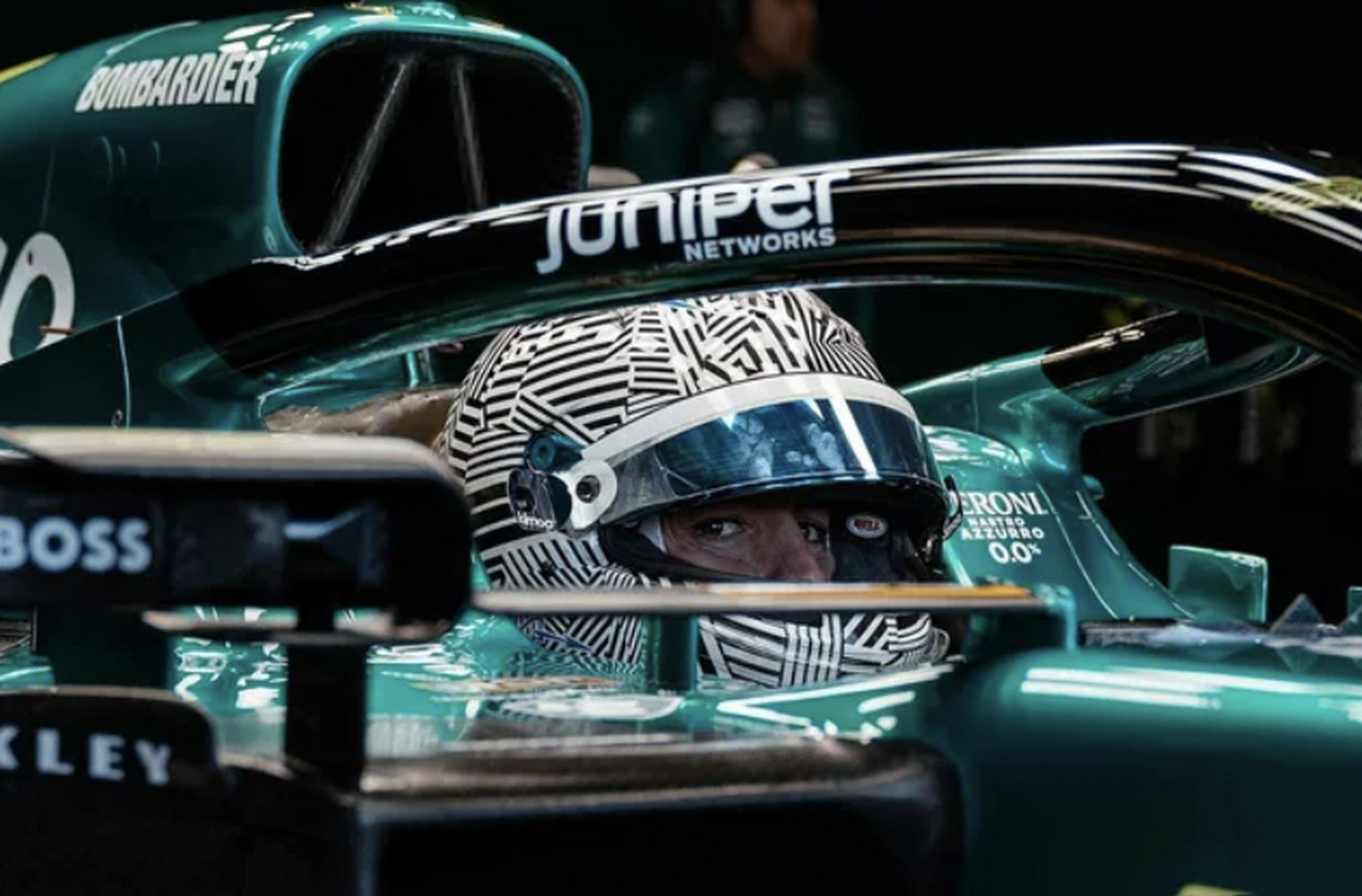 梅赛德斯绝杀雷诺车队,阿隆索点燃赛场的简单介绍 梅赛德斯绝杀雷诺车队,阿隆索点燃赛场的简单介绍