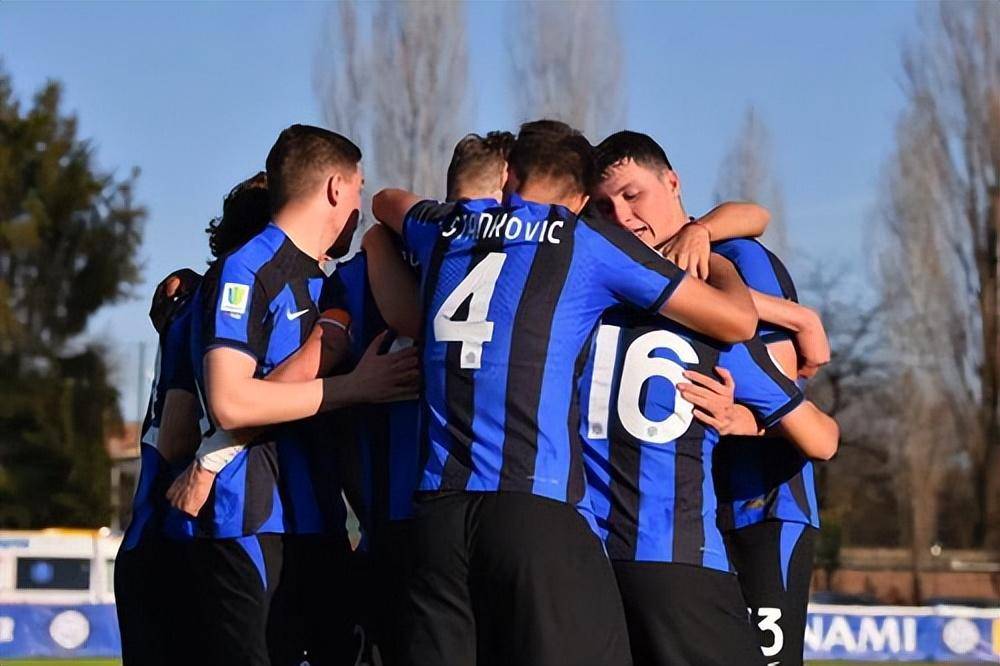 爱游戏官方-包含莱比锡红牛横扫曼城，特尔施特根完成帽子戏法的词条