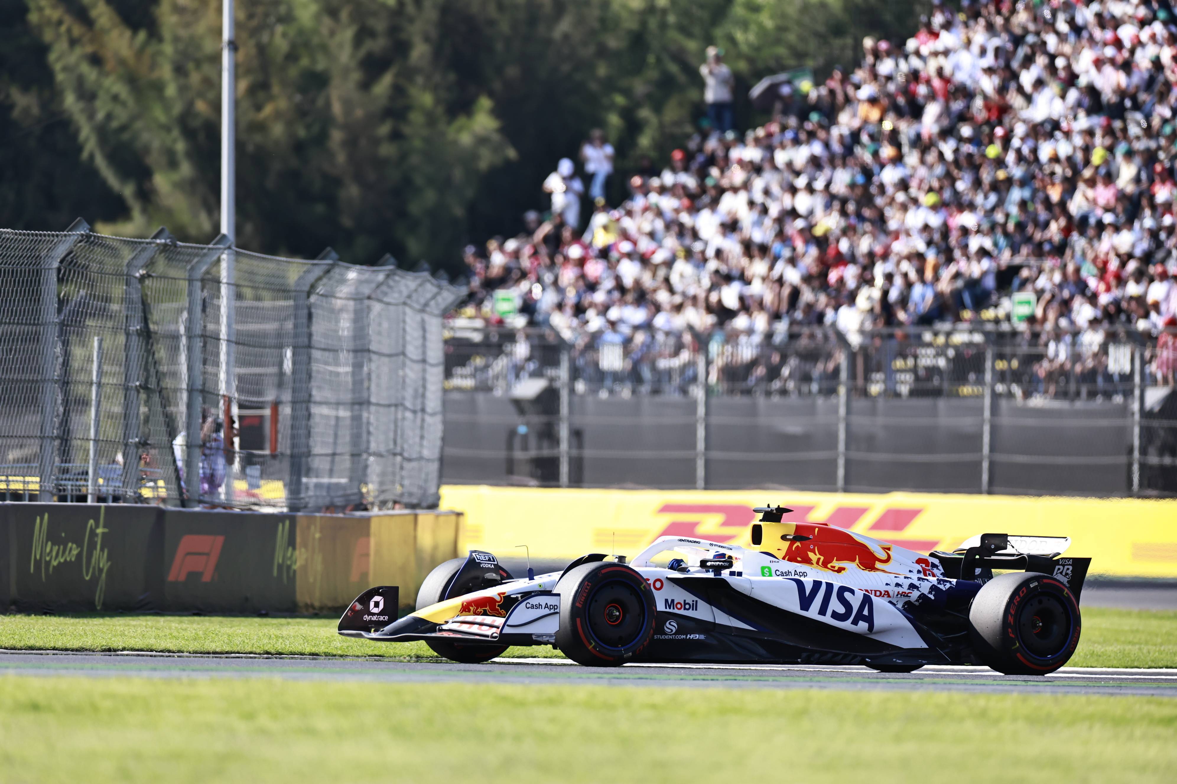 红牛二队轻取法拉利，塞恩斯统治全场的简单介绍