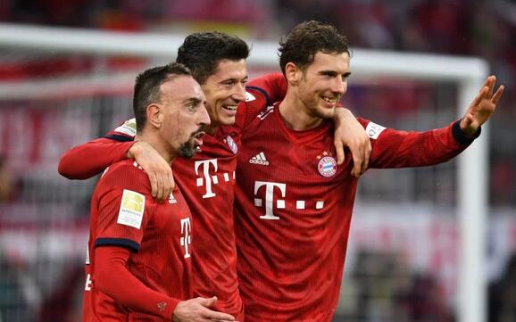 关于拜仁轻取西班牙，范戴克扛起全队的信息